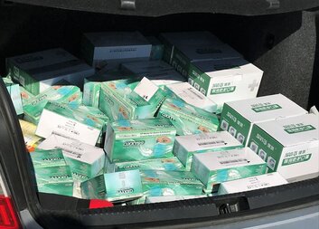 Plný kufr ochranných pomůcek