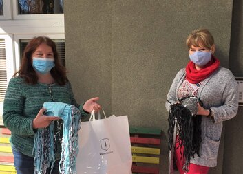 Děkujeme firmě BeWooden za předání krásných látkových roušek