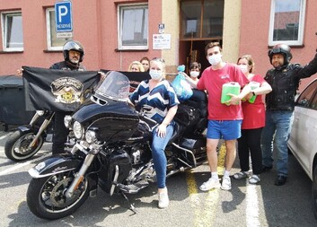 Pražská pomoc a Harlejáři v Charitním domě pokojného stáří