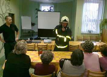 Netradiční „zásah“ hasičů v Charitním centru pro seniory