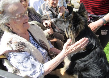 Přednáška a canisterapie v domově pokojného stáří