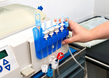 Naděje pro pacienty s onemocněním ledvin: Sestry domácí zdravotní péče mohou provádět peritoneální dialýzu