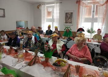 Královský ples v zámeckém sále